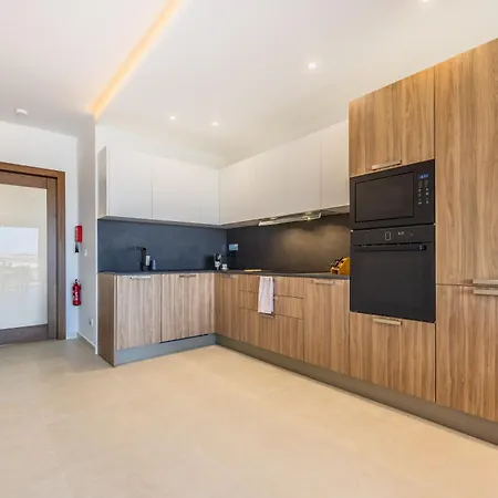 New Modern Penthouse With Sunny Terrace Appartamento *